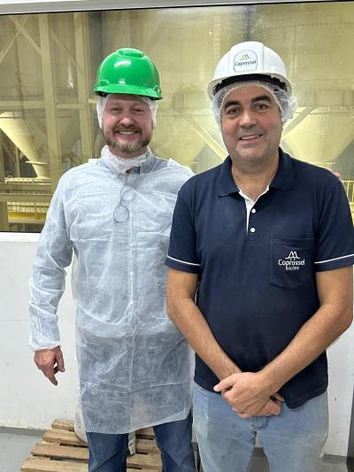 Acadêmicos de Medicina Veterinária da Unicentro visitam a Fábrica de Rações Coprossel